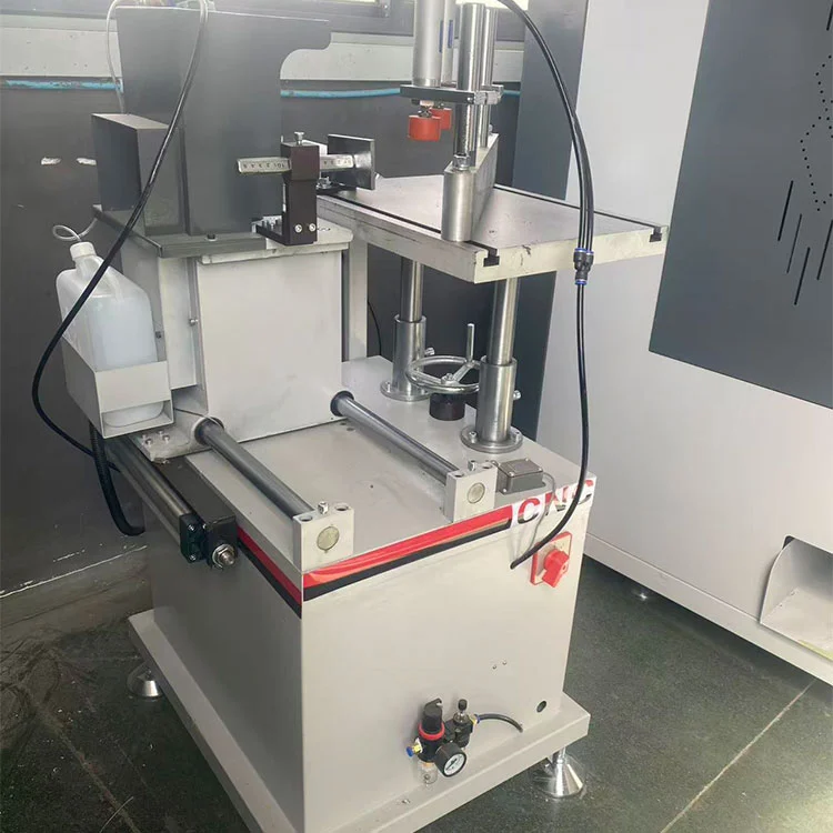 3 + 1 ardatzeko CNC aluminiozko fresatzeko makina haustura termikorako leihoa.