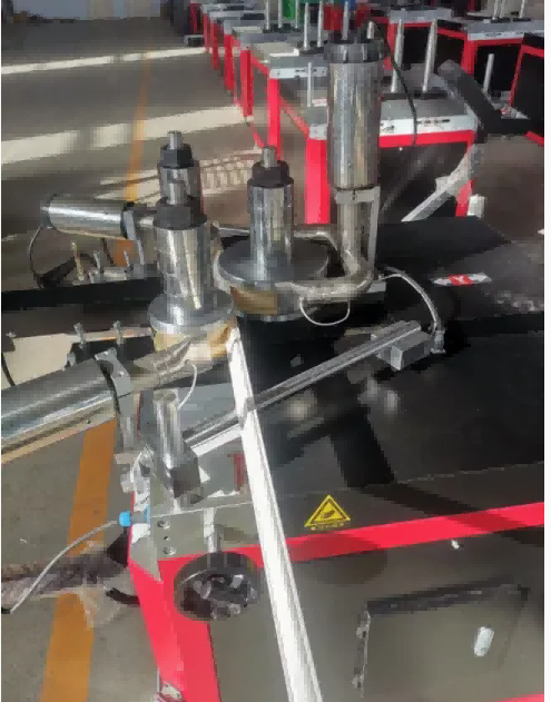 CNC tolestu makina aluminiozko eta PVCko leiho/ate profiletarako