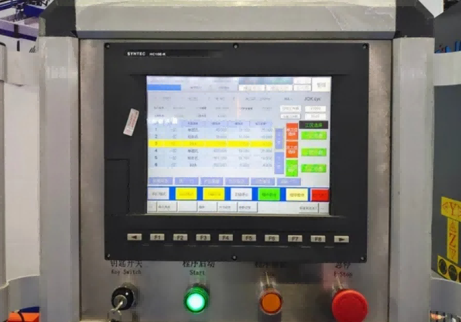 Zehaztasun handiko 4 buruko CNC aluminiozko gortina-horma zulatzeko makina