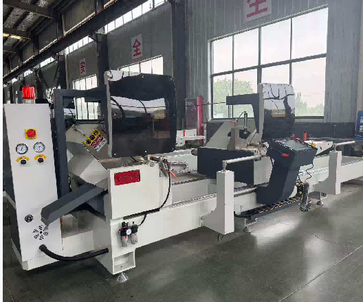 Zehaztasun handiko CNC buru bikoitzeko zerra 45° eta 90° mozteko