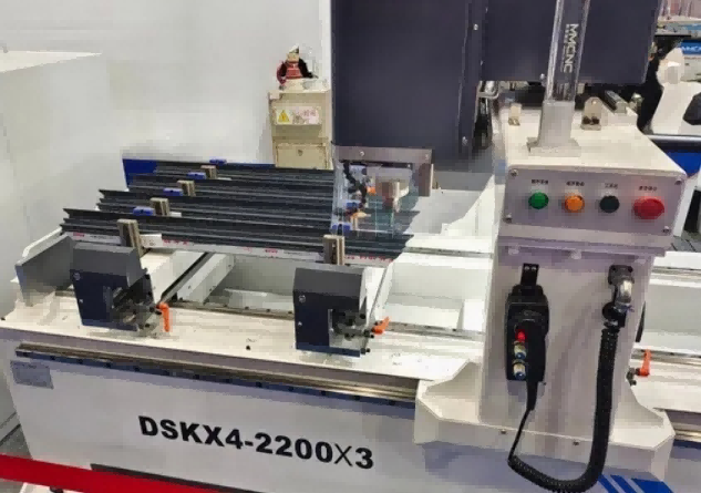 Doitasun handiko Heavy-Duty 4 buruko CNC aluminiozko gortina-horma zulatzeko makina