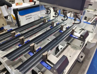 Doitasuneko 4 buruko CNC aluminiozko horma gortina zulatzeko makina
